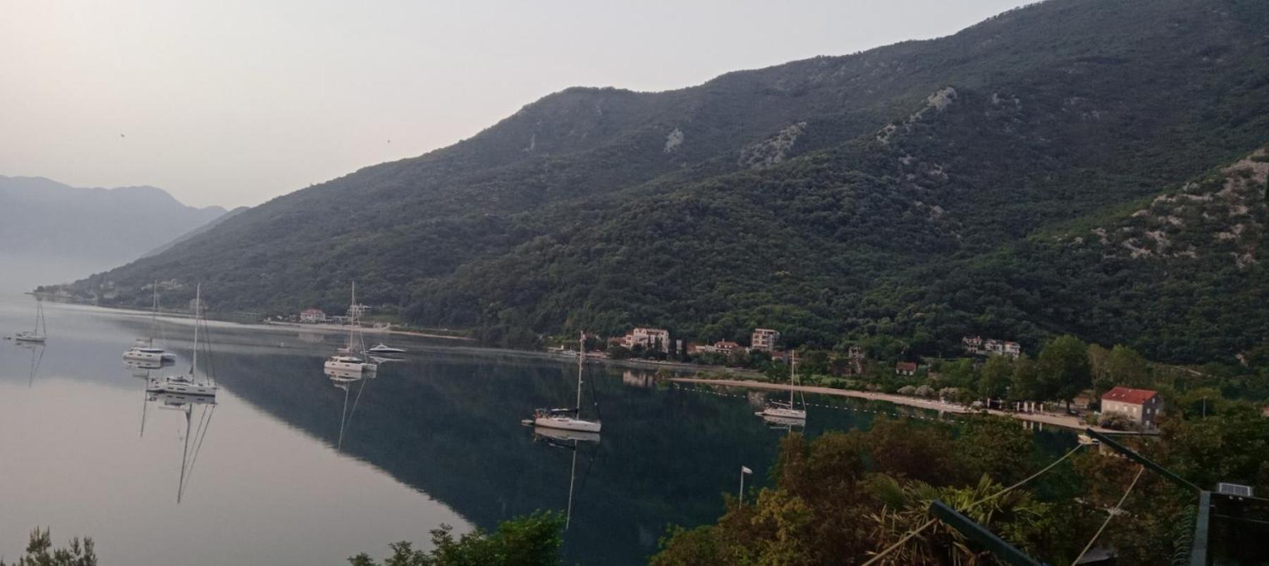 Apartment Capt Seferovic 2 Donji Morinj Oda fotoğraf